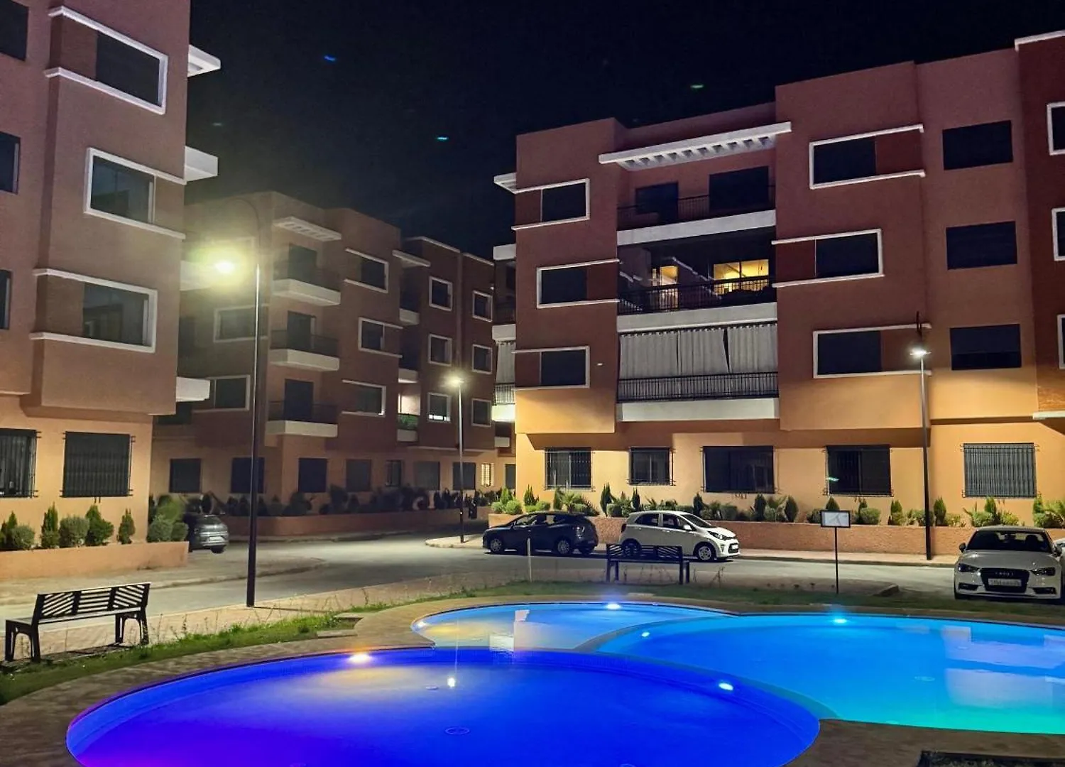 Downtown Apartment With Pool 마라케시